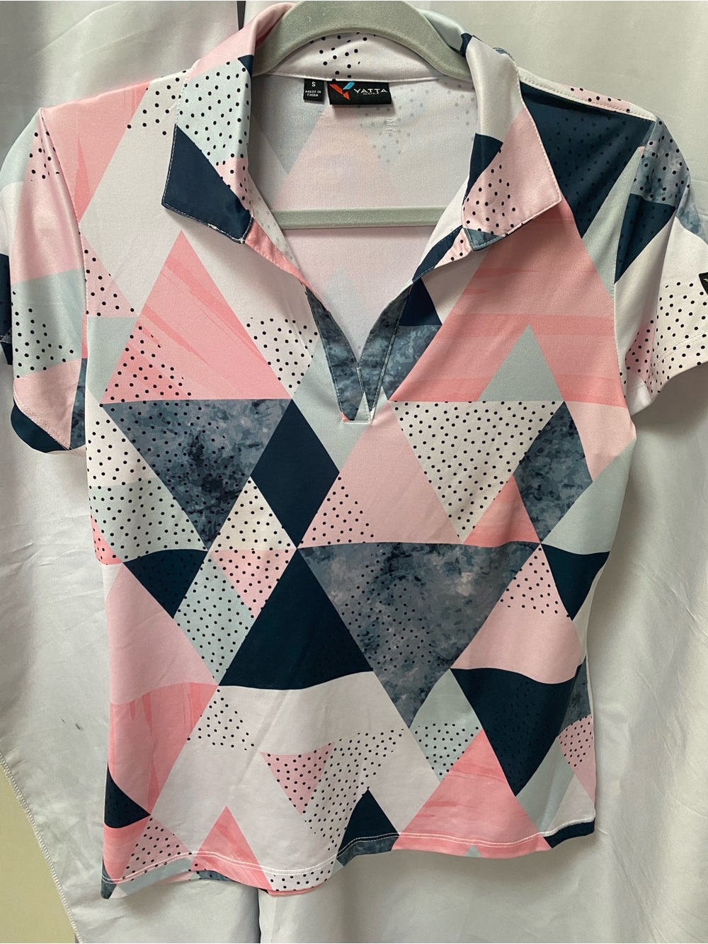 Yatta Pink Geometric Golf top. S